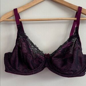 38. WONDERBRA Chantilly Lace Size 38C Lace Underwire Bra in Deep Purple Black